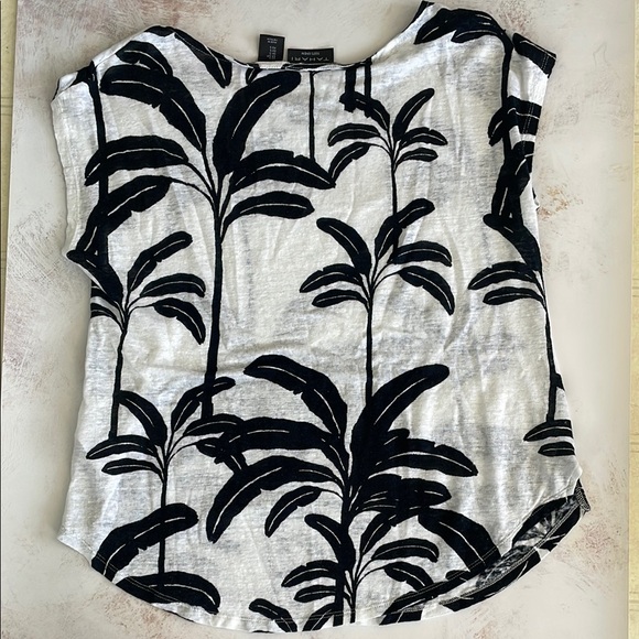 Tahari Black and White Graphic Cap Sleeve Tee - Picture 3 of 6